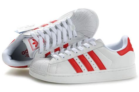 adidas schuhe rot weiße streifen|Weiße, rote adidas Superstar .